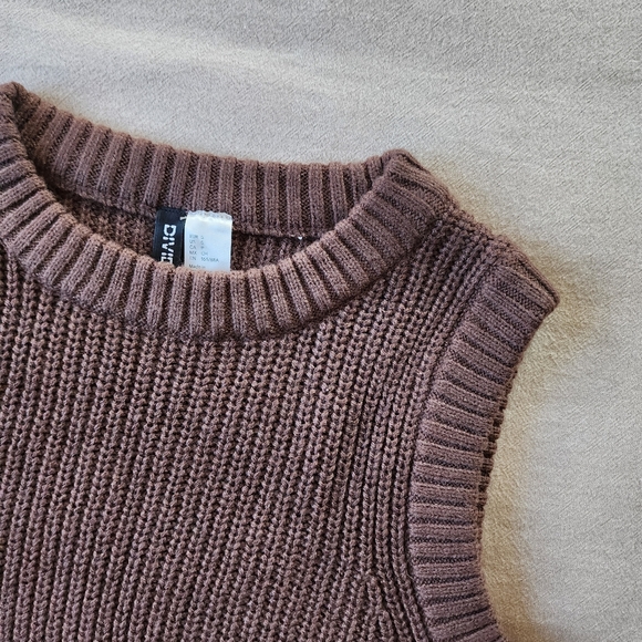 H&M Brown Cropped Knit Sleeveless Sweater Vest - Picture 2 of 3